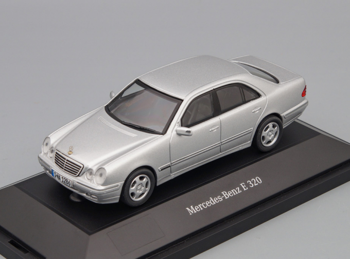 MERCEDES-BENZ E320 W210 (2000), silver