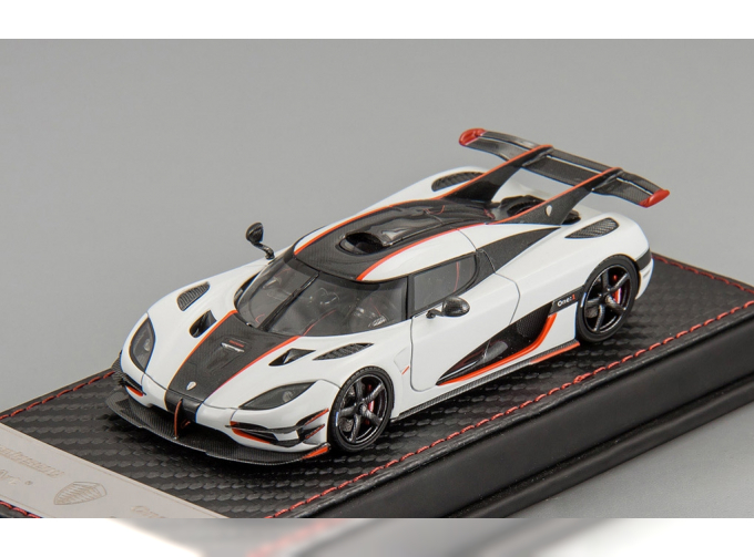 Koenigsegg One 1, L.e. 150 pcs. (white+red striping)