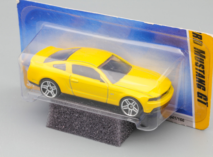 FORD Mustang GT 2010, yellow