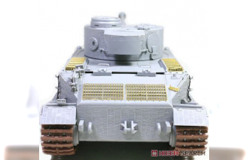 Сборная модель Тяжёлый немецкий танк Tiger (P) 003 с Zimmerit в мае 1944 года