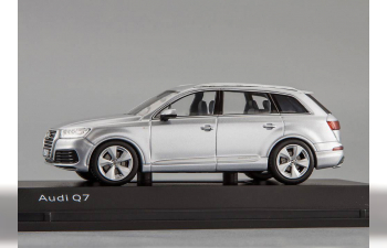 AUDI Q7 (2015), silver