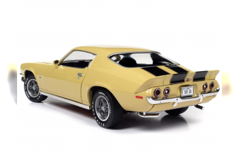 CHEVROLET Camaro RS/Z28 (1972), light yellow / black