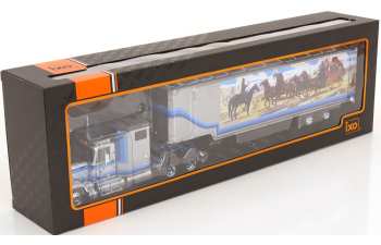 GMC General towing vehicle with Trailer (1980), silver blue