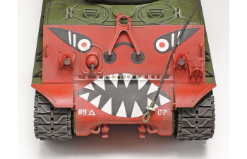 Сборная модель Американский танк Medium Tank M4A3E8 Sherman - "Easy Eight" Korean War с двумя фигурами. В комплекте виниловые траки