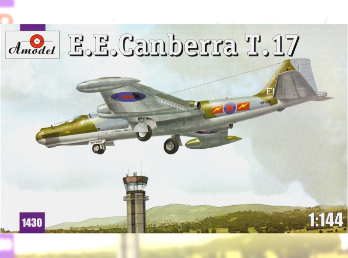Сборная модель Британский учебный самолет English Electric Canberra T.17