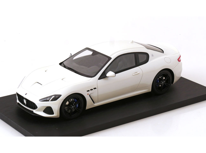 MASERATI GranTurismo (2017), white metallic