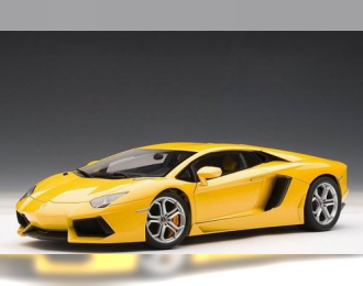 LAMBORGHINI Aventador LP700-4 (2011), yellow met