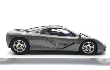 MCLAREN F1 Roadcar (1994), grey metallic