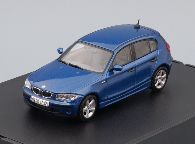 BMW 1 Series, blue