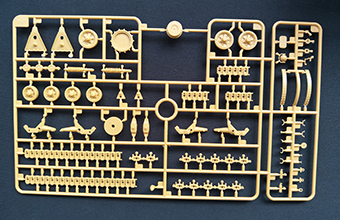 Сборная модель CRUSIER TANK Mk.II/IIA/IIA CS British crusier tank A 10 Mk.I/IA/IA/ CS (3in1)