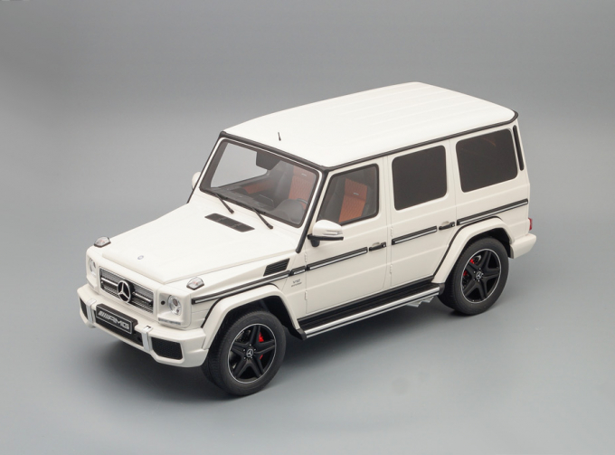 MERCEDES-BENZ AMG G 65, white