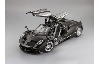 PAGANI Huayra (2011), gloss black