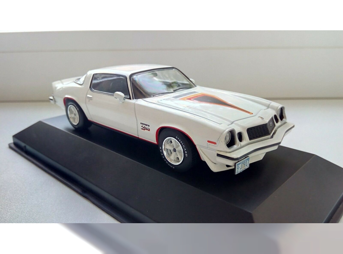 CHEVROLET Camaro Z28 (1977), white