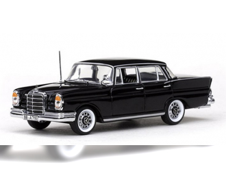 MERCEDES-BENZ 220SE, black