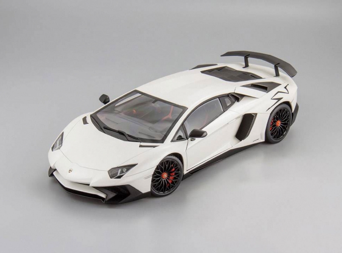 LAMBORGHINI Aventador LP750-4 SV (2015), matt white