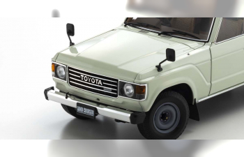 Toyota Land Cruiser 60 (white)