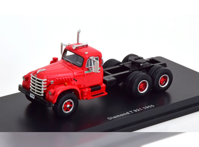 DIAMOND T 921 towing vehicle (1955), red black