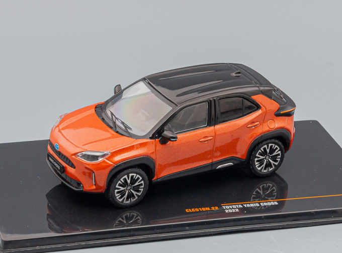 TOYOTA Yaris Cross (2022), orange-metallic