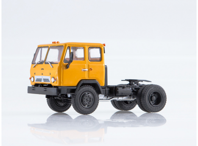КАЗ-608В седельный тягач, оранжевый