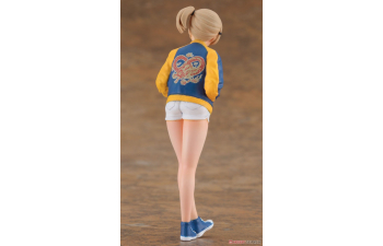 Сборная модель Egg Girls 1966 American Coupe Type B “Amy McDonnell” w/Figure