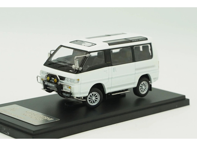 MITSUBISHI Delica Star Wagon 4WD (1990-1999), white