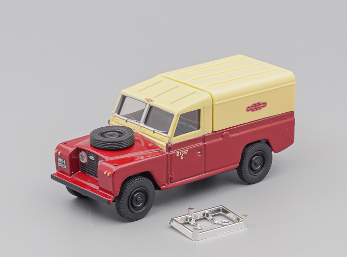 LAND ROVER LWB Series 2 British Railways, cream / dark red