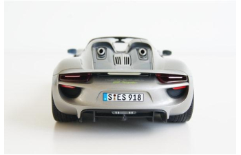 PORSCHE 918 Spyder (2013), silver metallic