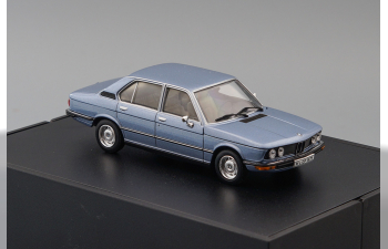 BMW 5-er Series 520i 528 E12 1972, blue