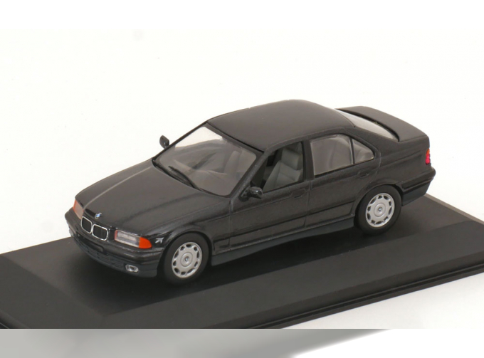 BMW 3er E36 Saloon (1992), black-metallic