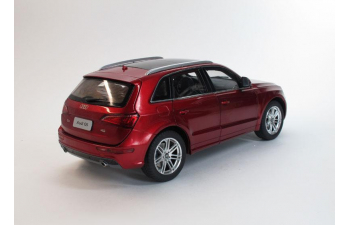 AUDI Q5 (2010), red