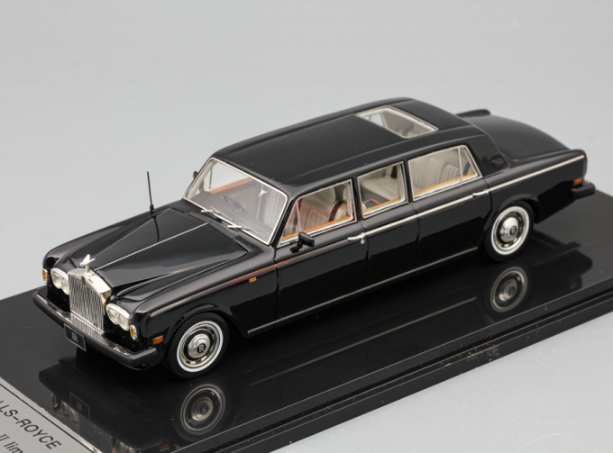 ROLLS-ROYCE Silver Shadow II (1977), black