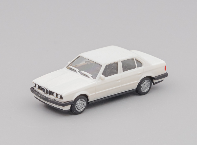 (Б/У) BMW 325i (E30), white