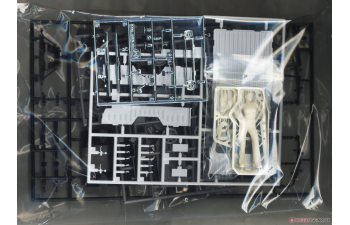 Сборная модель Datsun Sunny Truck Long Body Deluxe w/Girl's Figure