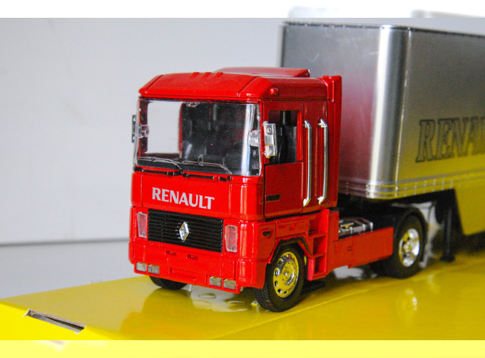 RENAULT Magnum с полуприцепом, красный