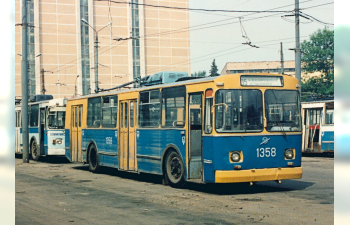 ЗИУ-682Б г. Москва маршрут №35, желтый / синий