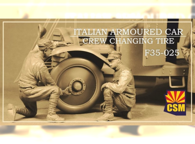 Экипаж итальянского броневика меняет шину