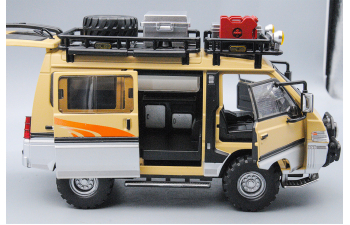 MITSUBISHI Delica, бежевый, 18 см.