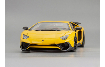 LAMBORGHINI Aventador LP750-4 SV (2015), yellow