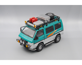 MITSUBISHI Delica, зелёная, 18 см.