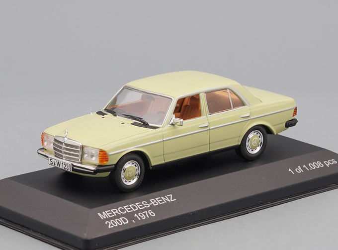 MERCEDES-BENZ 200D W123 (1976), light green