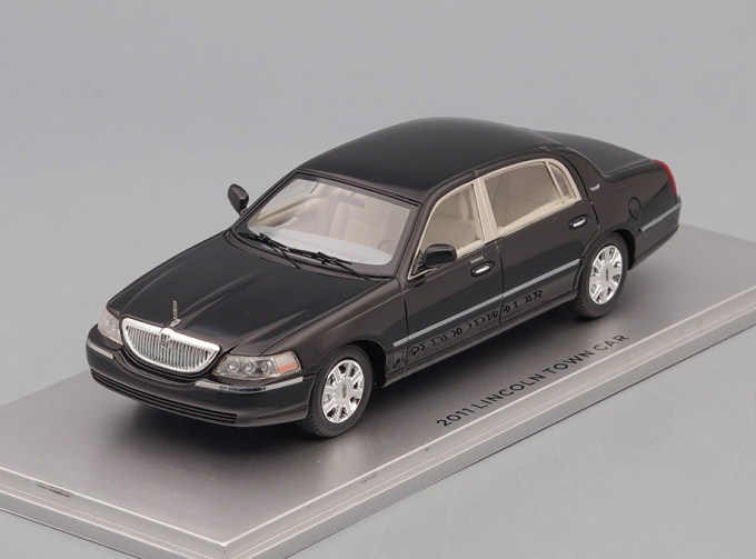 Lincoln Town Car 2011 (black)