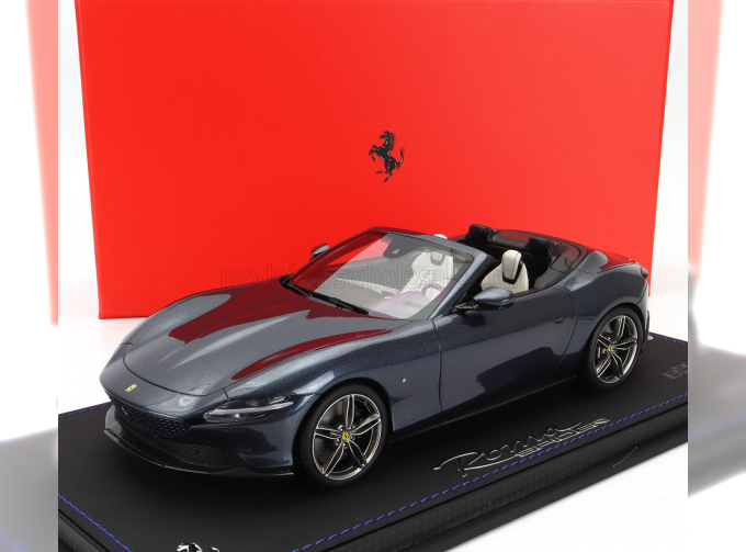 FERRARI Roma Spider Open (2020) - Con Vetrina - With Showcase, Blu Roma - Blue Met