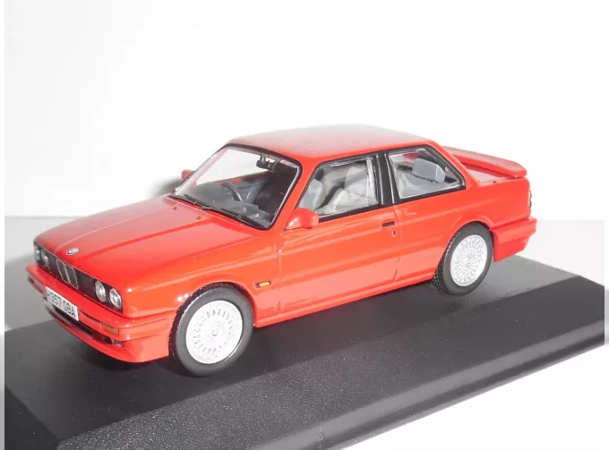 BMW 325i (E30) M-Technic 2 (1984), red