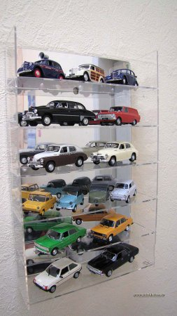 Стеллаж настенный на 15 моделей 1:43, зеркальный