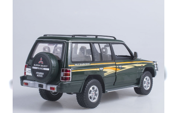 Mitsubishi Pajero Long 3.5 V6 1998 (Dark green)