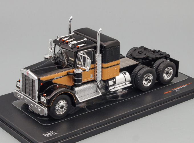 KENWORTH W900 (1976), black