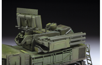 Сборная модель Российский самоходный зенитный ракетно-пушечный комплекс Панцирь-С1