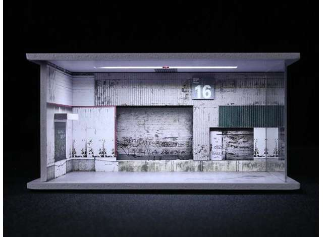 Diorama *#16 garage with light*, grey/green
