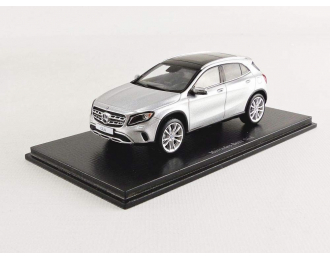 Mercedes-Benz GLA 250 2017, silver