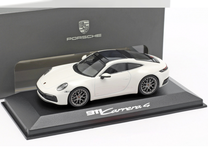 Porsche 911 (992) Carrera 4 white / black